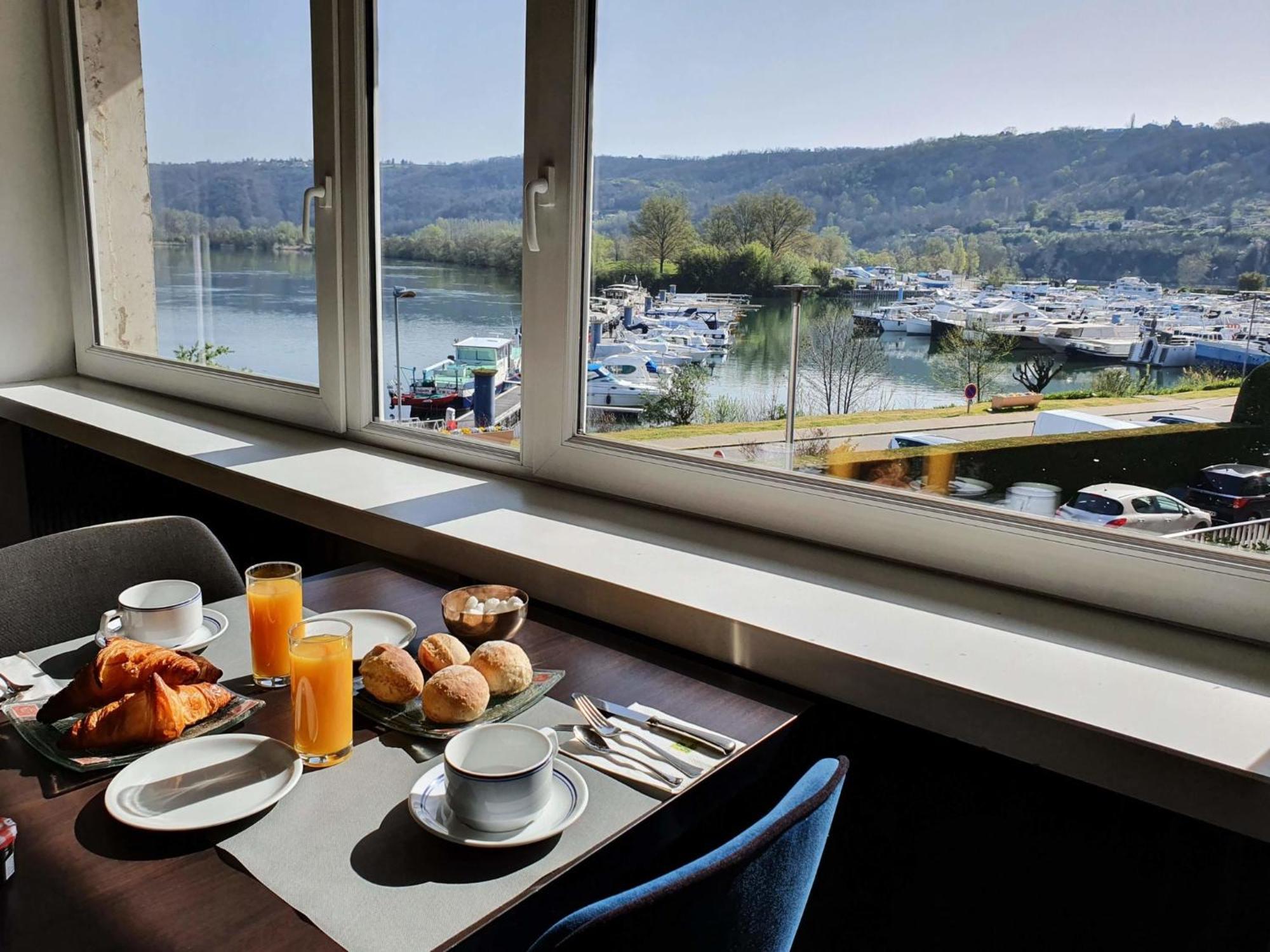 Hotel Le Bellevue Les Roches-de-Condrieu Экстерьер фото